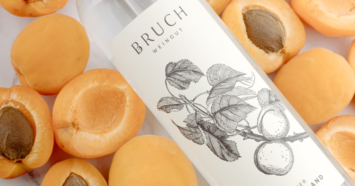 Apricot Brandy Weingut Bruch Wachau Austria